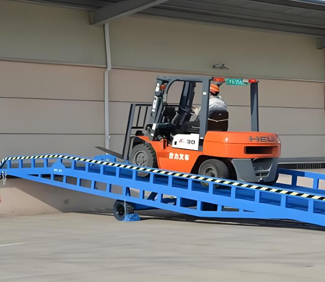 确山移动式卸货平台（叉车用）